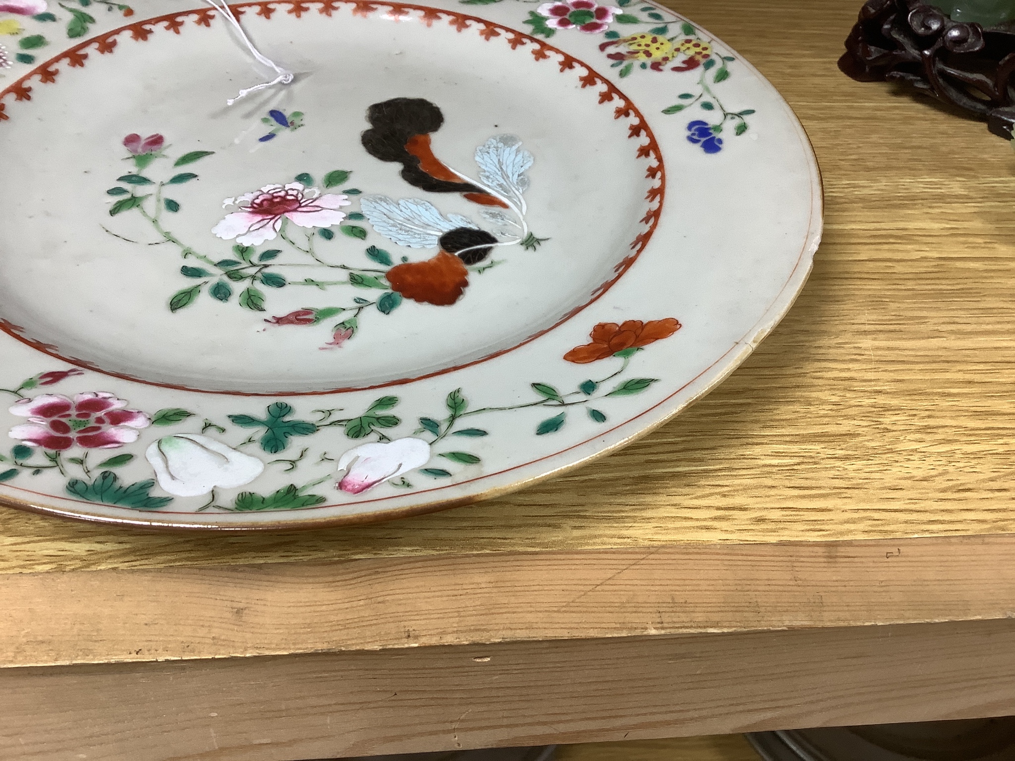 An 18th century Chinese export porcelain ‘tobacco leaf’ plate, painted in famille rose enamels, 27cm